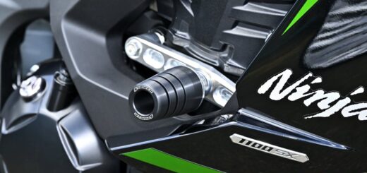 STRIKER スペシャルステップキット『kawasaki Ninja ZX-25R/SE/KRT