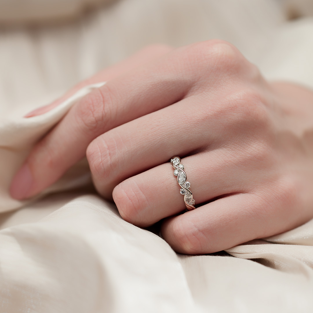 ハーフエタニティリング | ダイヤモンドバンドリング | SUWAブライダル