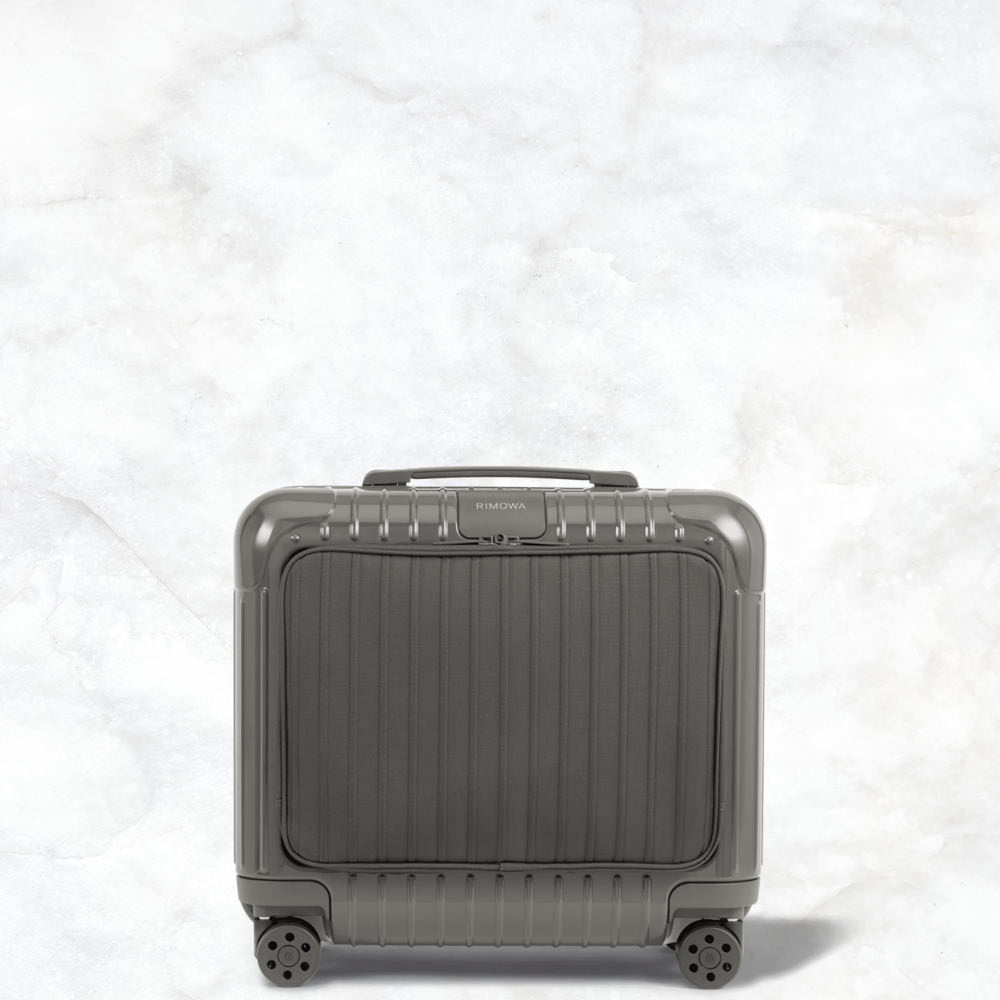 リモワ エッセンシャルスリーブ 842.40.83.4 コンパクト 31L スチール