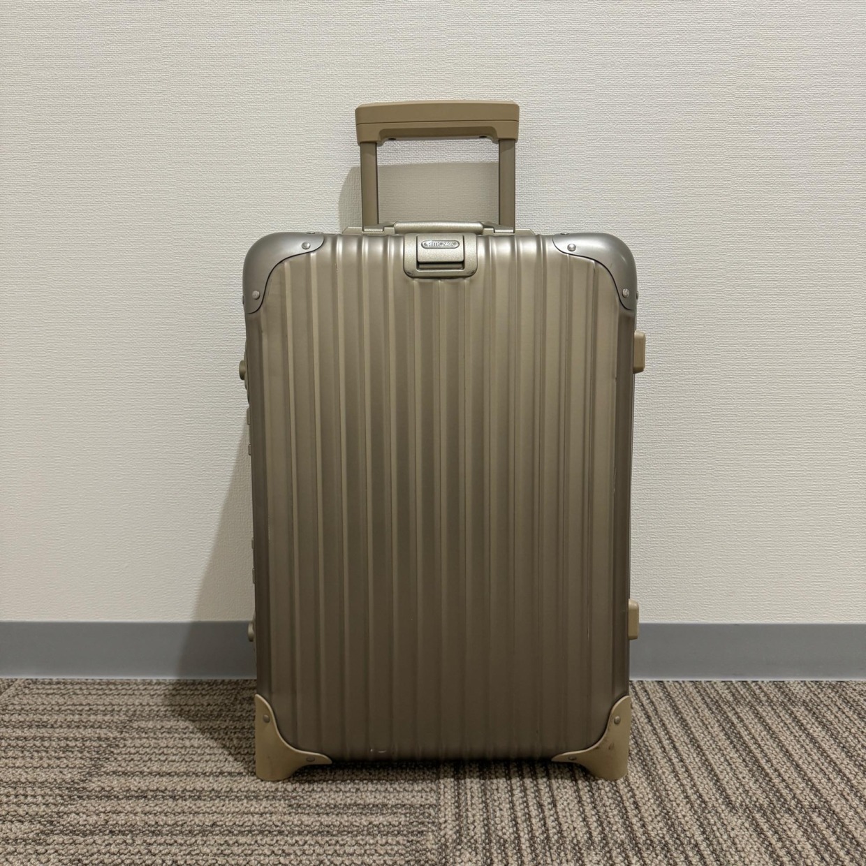 リモワ トパーズチタニウム 920.52-4 中古美品 32リットル 2輪