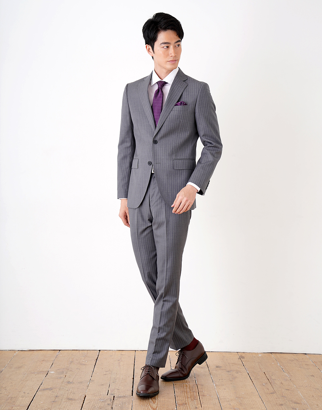 MULBERRY グレー ビジネススーツ 知的なグレー・ストライプスーツ
