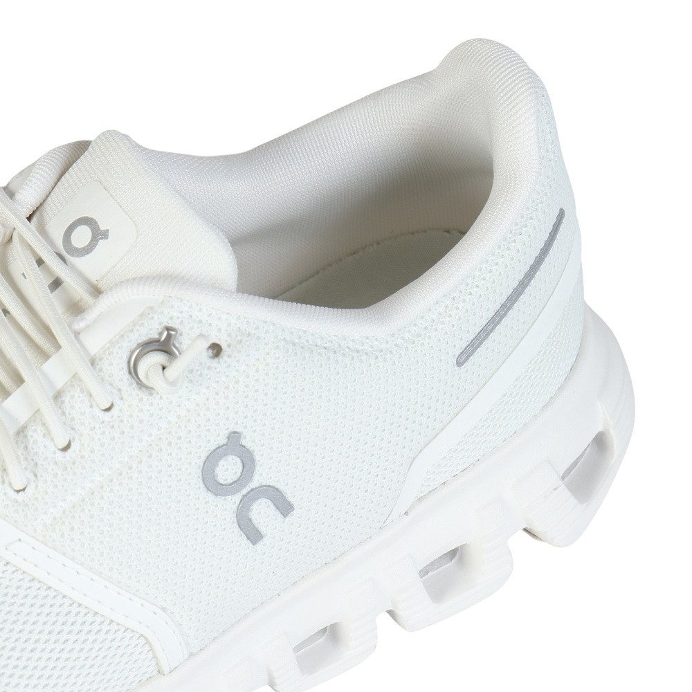 オン（On）（レディース）ランニングシューズ クラウド 6 ホワイト