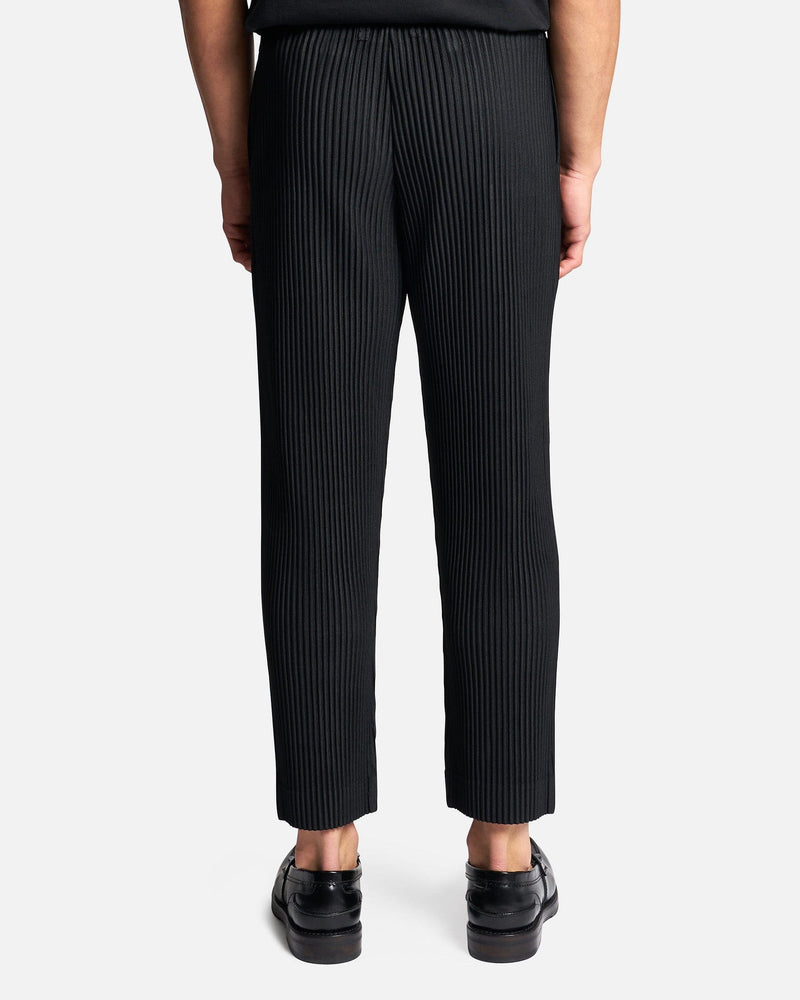 Basics Pleated Trousers in Black – SVRN