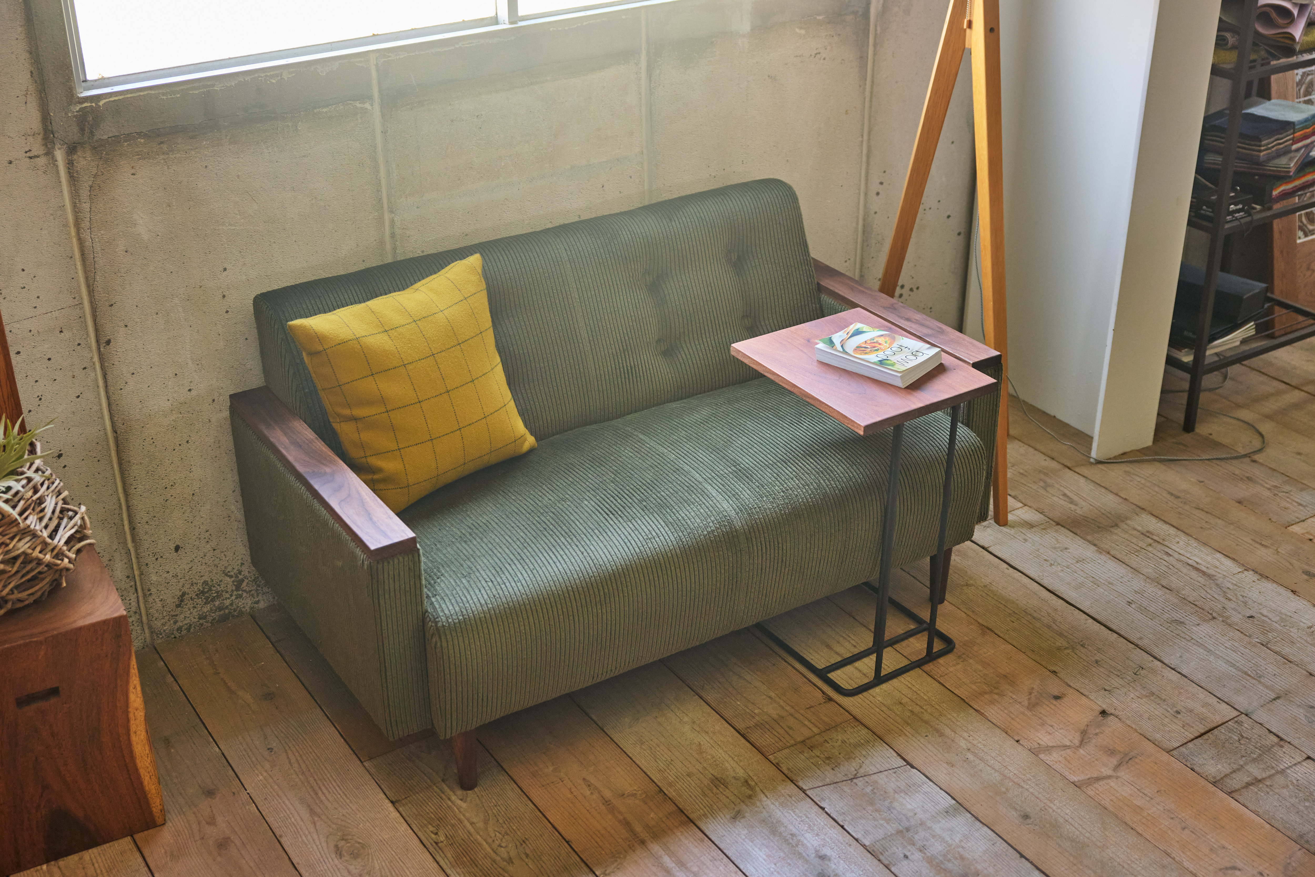 WN Sofa 2人掛け｜美しい木肘と上質な座り心地のソファ｜SWITCH公式