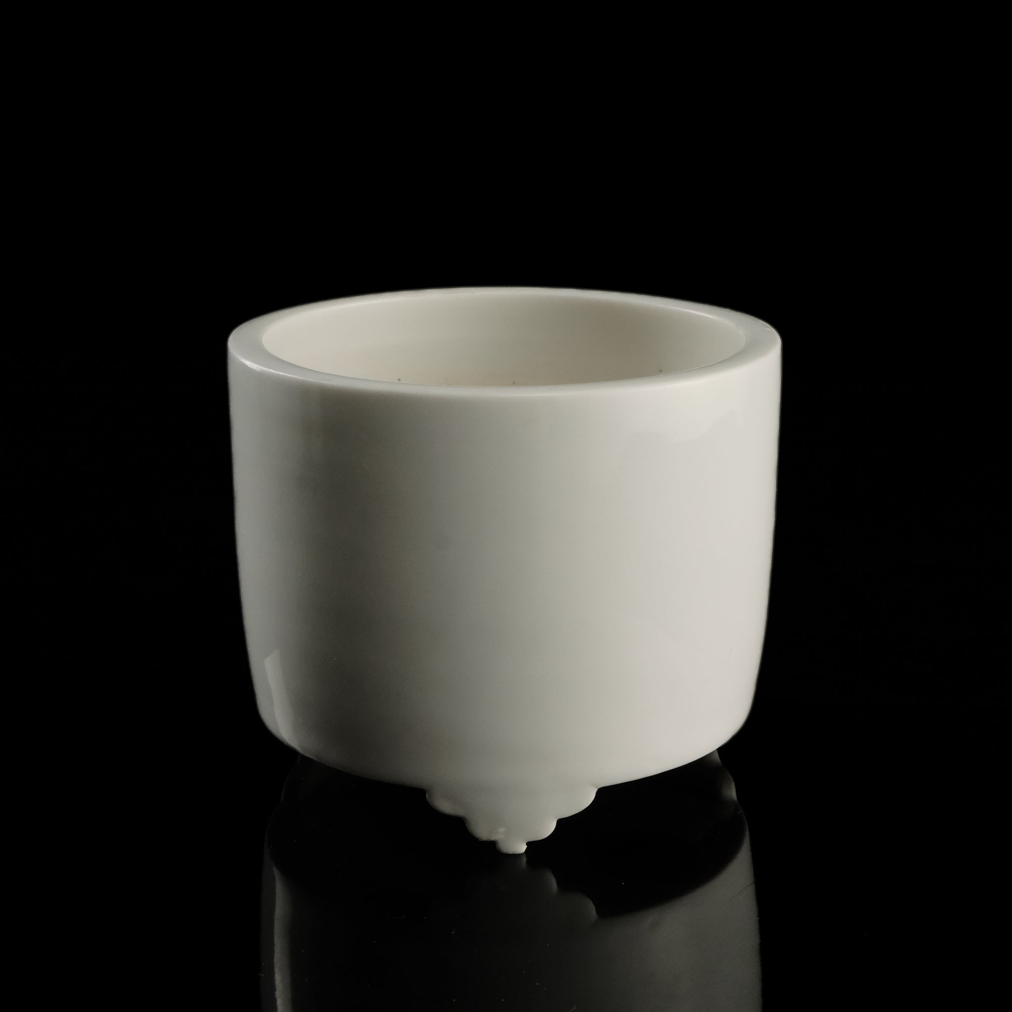 清前期 白磁三足香炉 – 周信堂 Syuusindou