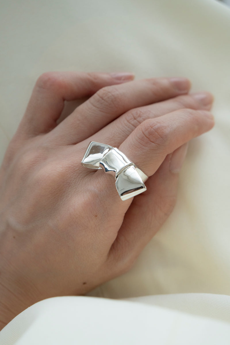 ANNIKA INEZ Cravat ring アニカイネズ リボンリング /SV