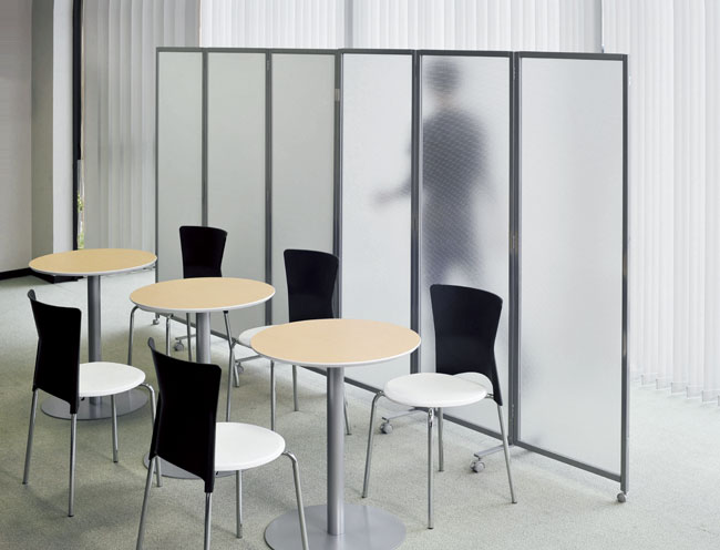 連結＆折り畳み可能！移動に便利なキャスター付き！3連パーテーション