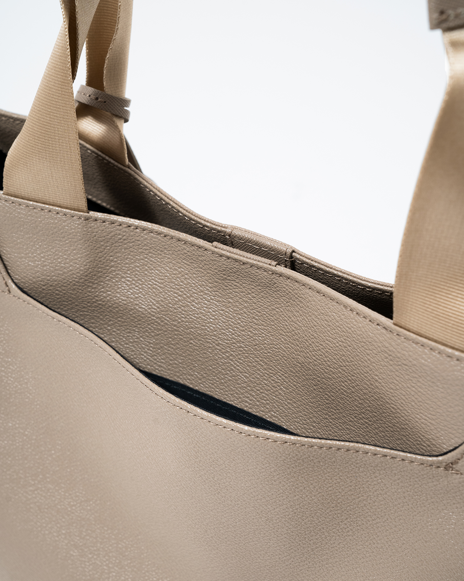 PELLE MORBIDA GOLFからビッグトートが登場