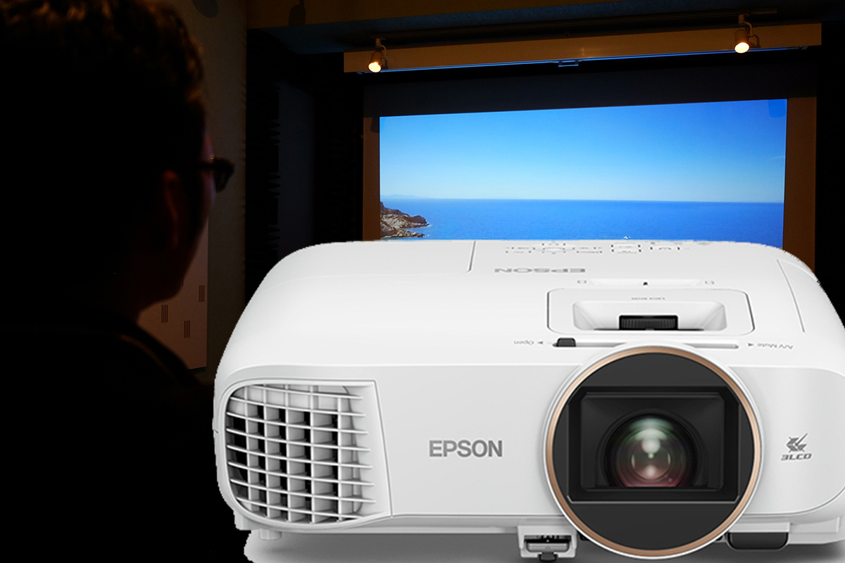 10万円台前半プロジェクターの“鉄板”モデル、エプソン「EH-TW5650」で