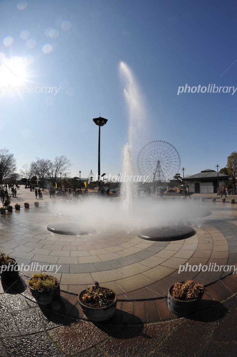 葛西臨海公園 駅前の噴水 写真素材 [1234816] - フォトライブラリー