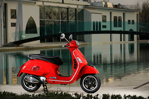 Vespa GTS 300 i.e. Super Sport｜Vespa