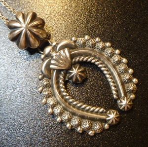 ナバホ Delbert・Gordon デルバート・ゴードン コンチョアップリケ