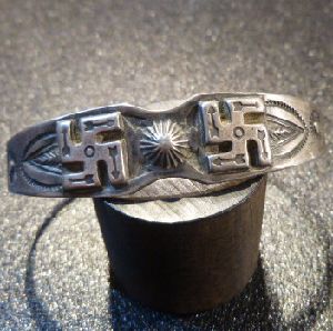 Used・Antique 卍（スワスティカ）&アロー