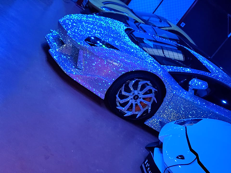 六左衛門に世界に1台だけのSWAROVSKI LAMBORGHINIアヴェンタドールが