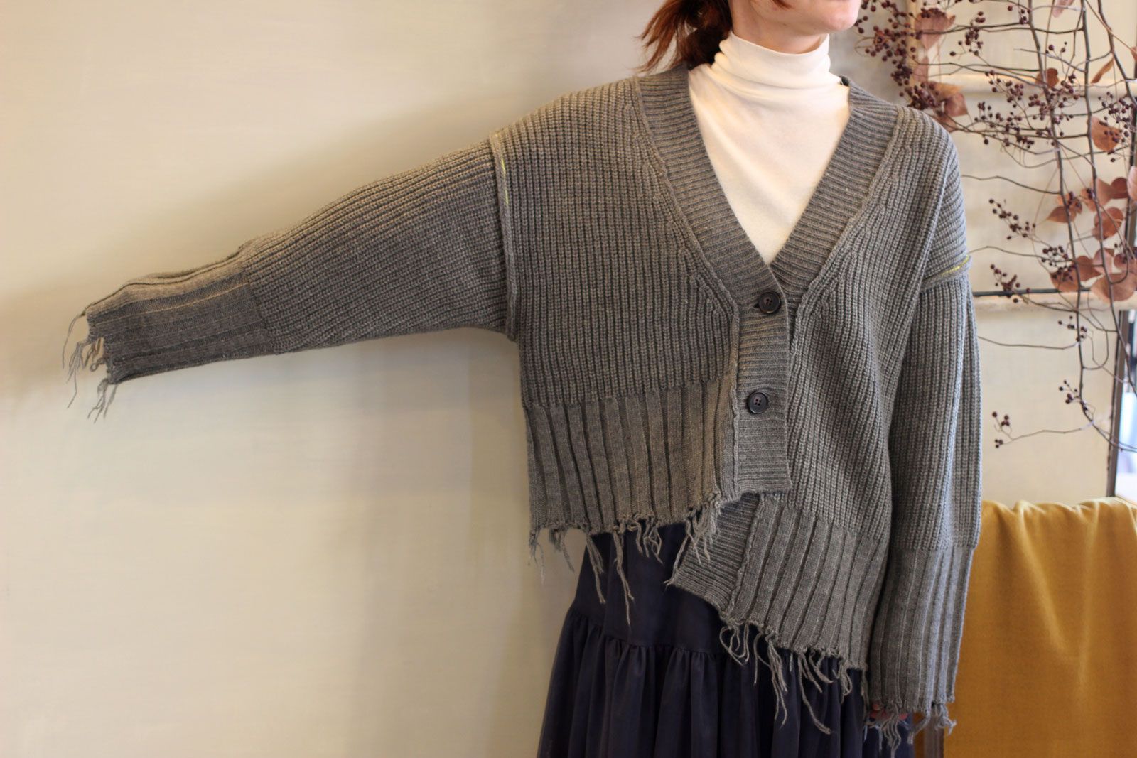 AULA AILA - アシンメトリークラッシュニットカーディガン グレー