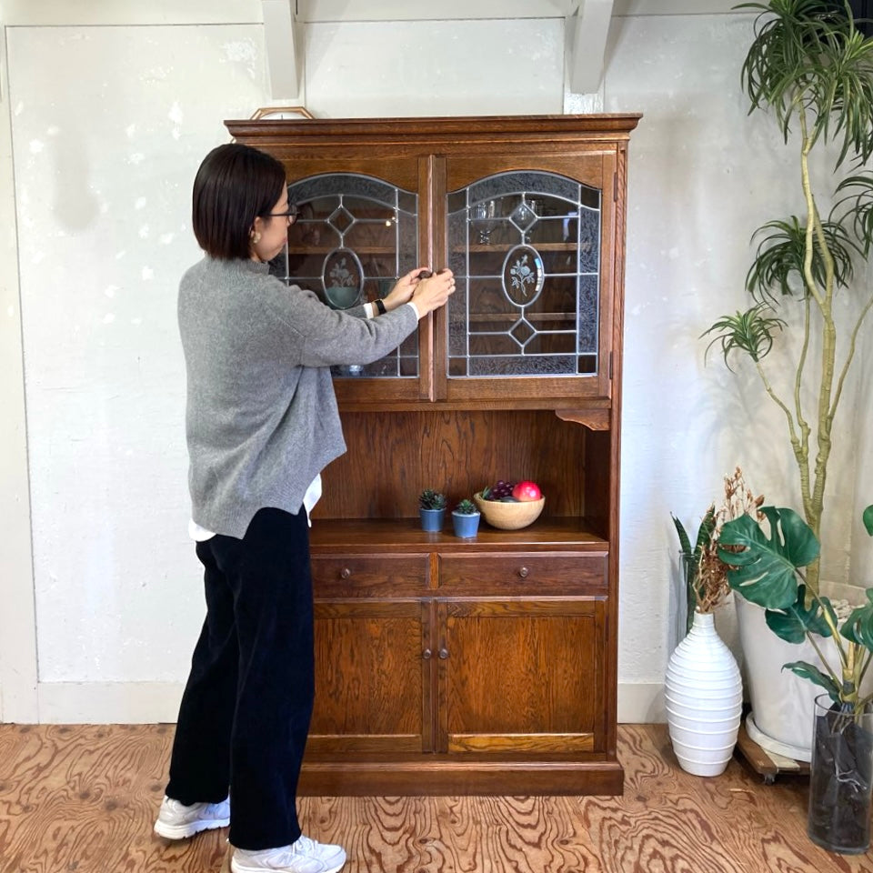 カントリーハウス 三越ブルージュ ステンドグラス扉の食器棚 カップ