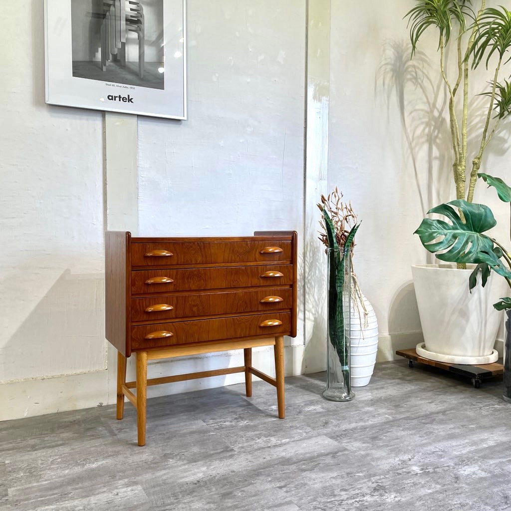 北欧デンマーク 4段ミニチェスト チーク材 ヴィンテージ 中古 小ぶり