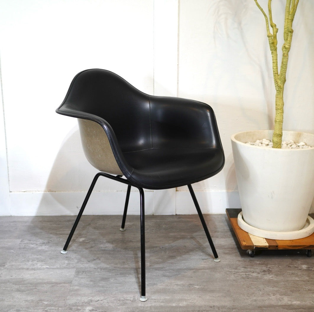 ハーマンミラー Herman Miller アームシェルチェア ナウガレザー 黒 H