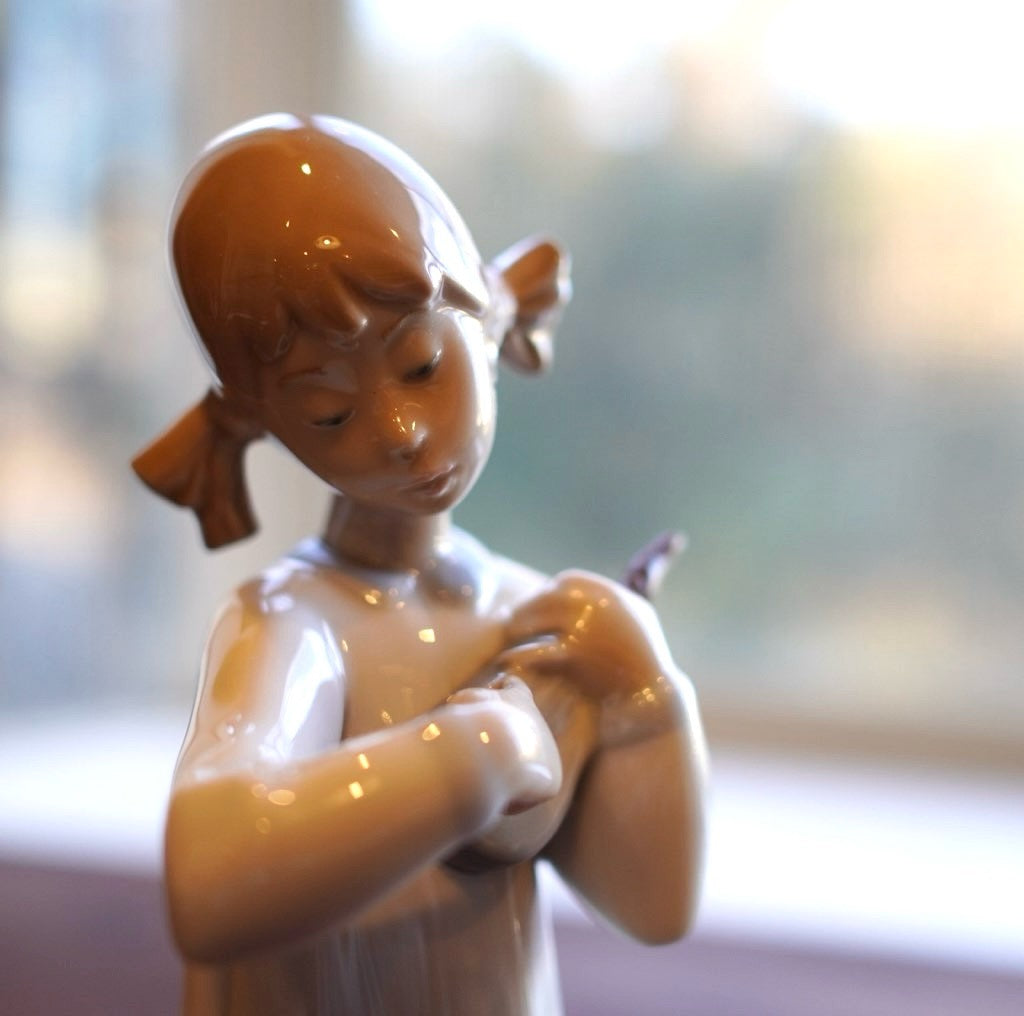 リヤドロ / LLADRO ウクレレを弾く少女 フィギュリン スペイン 磁器