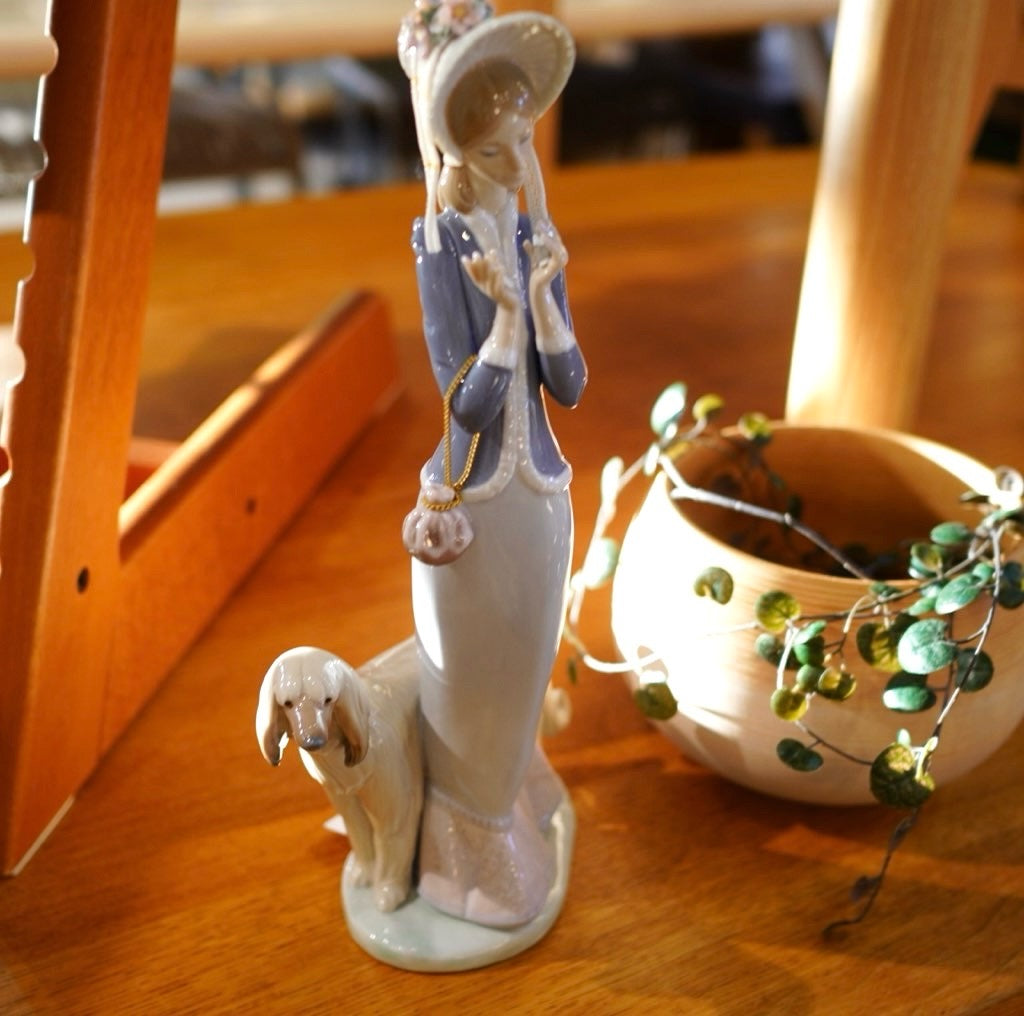 リヤドロ / LLADRO 犬とお散歩 フィギュリン スペイン 磁器