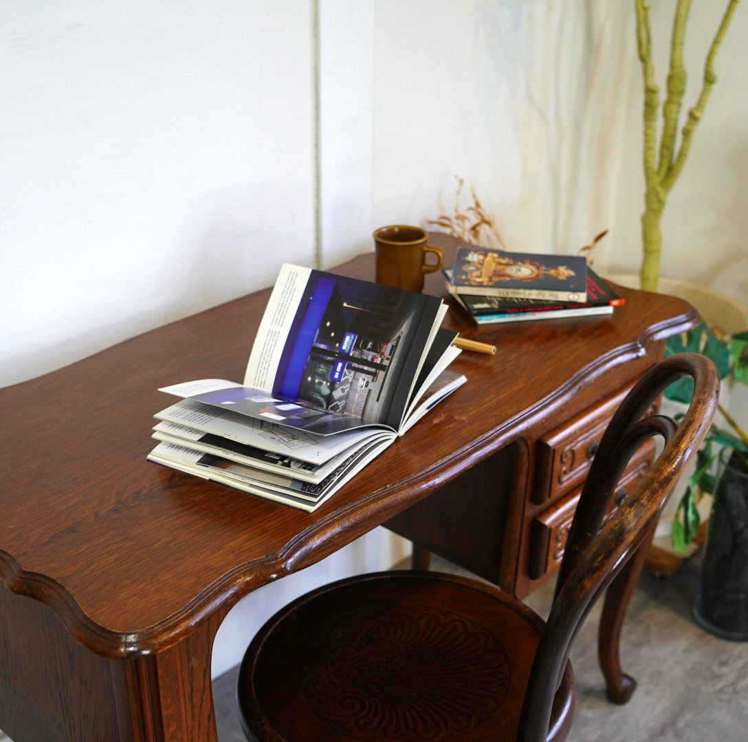 三越ブルージュ / Brugge オーク材 デスク アンティーク風 猫脚 中古