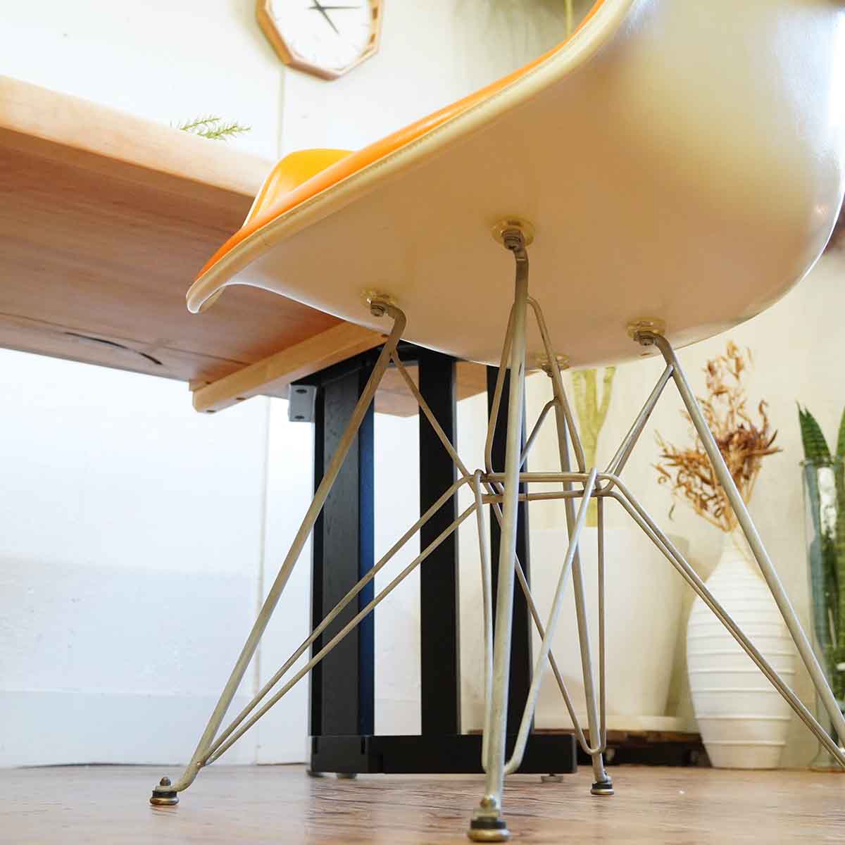 ハーマンミラー / Herman Miller アームシェルチェア オレンジ