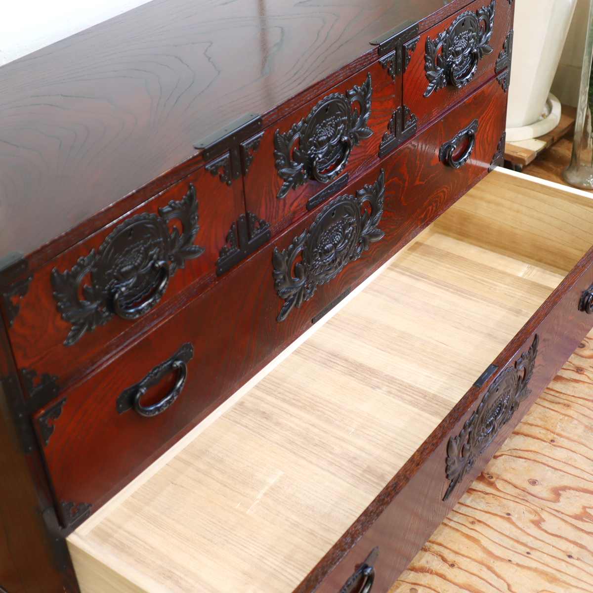 欅産業 仙台箪笥 四尺刀箪笥 KC-25B 拭き漆塗り 3段 キャビネット 工芸