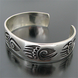 ホピ族 Mitchell Sockyma/ミッチェル・ソッキーマ ベアパウモチーフ