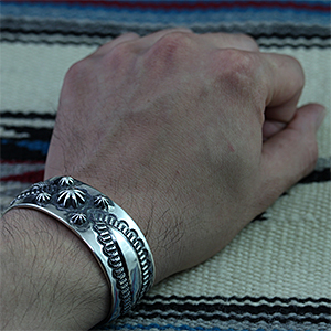 ナバホ族 Sunshine Reeves オールドスタイル バングル 【送料無料】