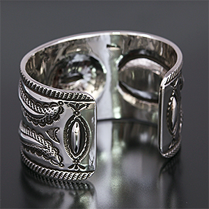 ナバホ族 Clendon Pete 1 1/2” リポウズ バングル 【送料無料】