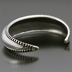 ナバホ族 Harrison Jim 3/4” インゴットシルバー リポウズ バングル