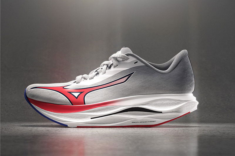ミズノの新作レーシングシューズ「WAVE REBELLION FLASH 3」が8月22日