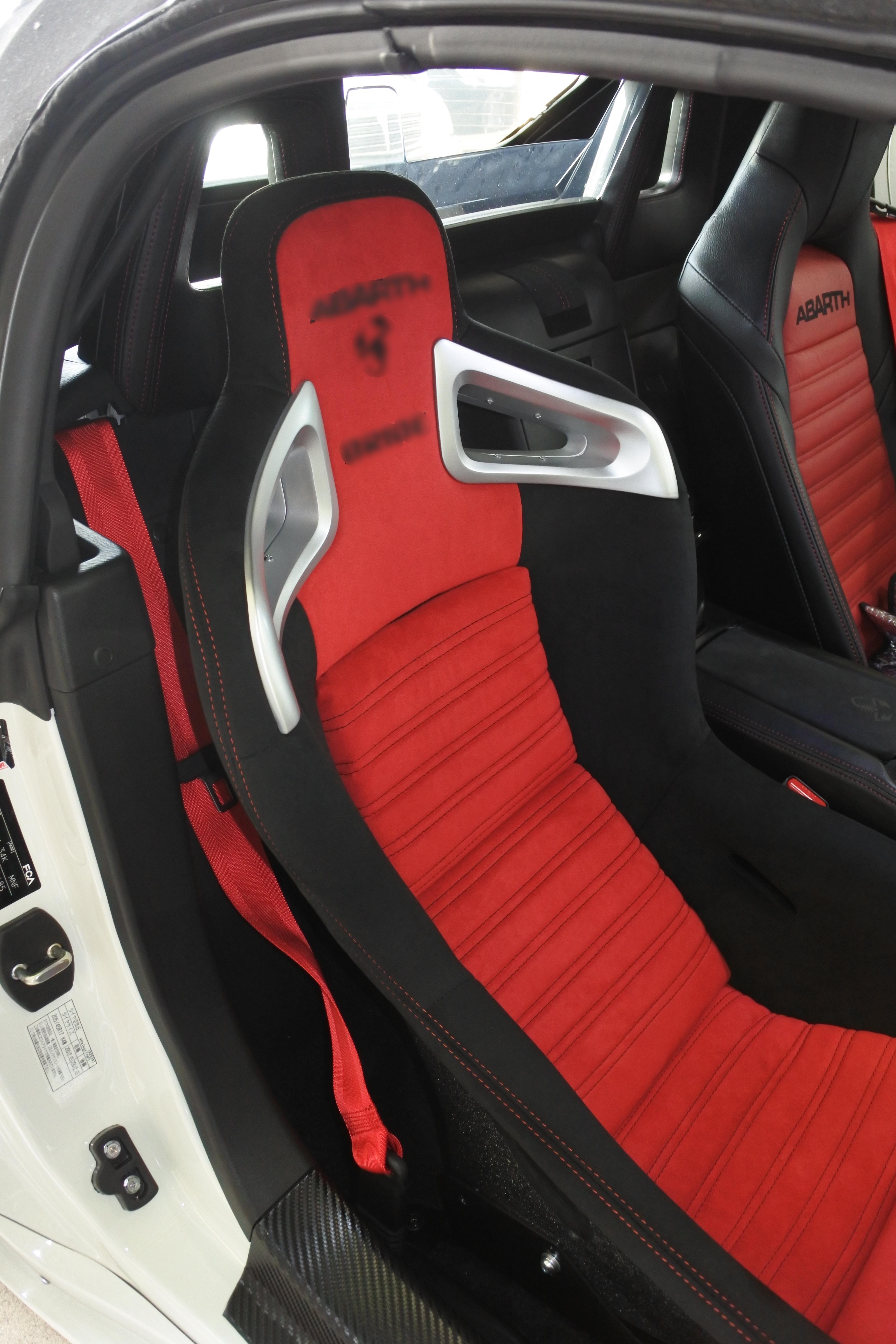 アバルト124スパイダー 純正ドア内張インパネ左右