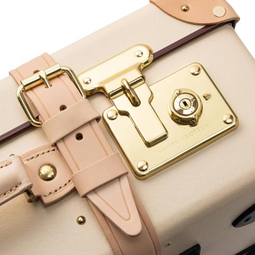 1-3泊]グローブ・トロッター サファリ 34L アイボリーホワイト 2輪