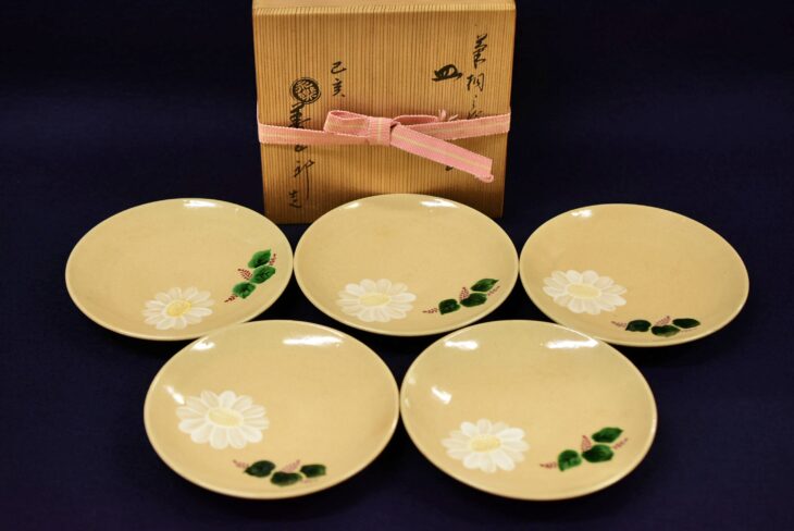 ☆ 永楽善五郎 黄薬青海皿 表千家 十三代 即中斎の花押がございます