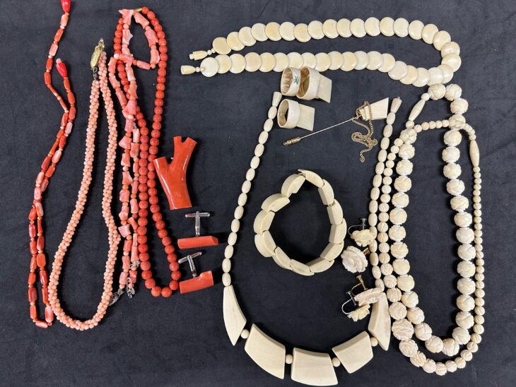 おまとめ メッキ 珊瑚 象牙アクセサリー一式 買取価格相場｜骨董品買取