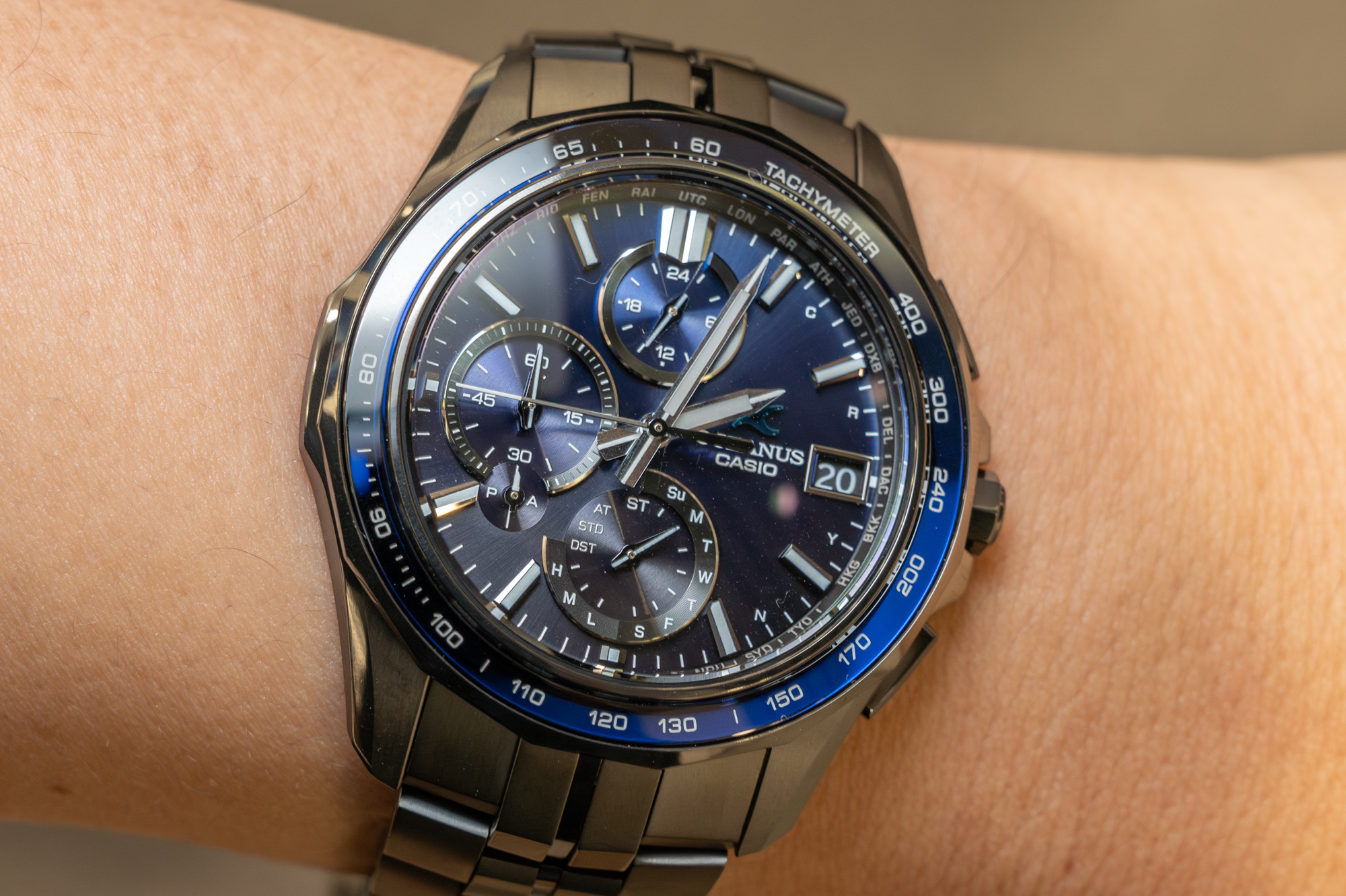 オシアナス マンタ、サファイアガラス・タキメーターのクロノグラフ