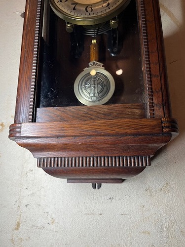 昔懐かしいアンティーク柱時計をお届け|WATERBURY