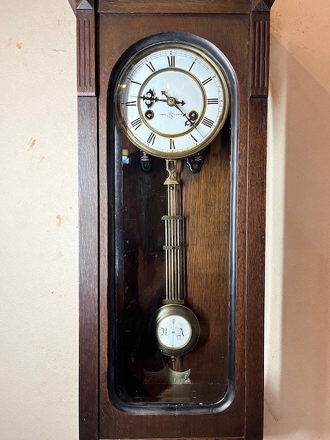 昔懐かしいアンティーク柱時計をお届け|WATERBURY