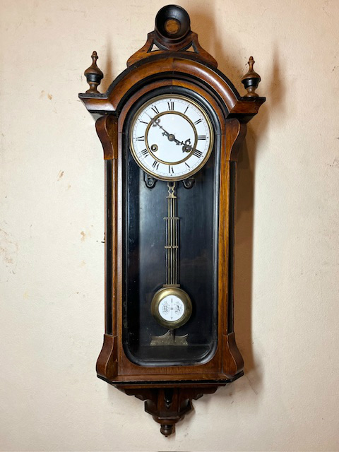 昔懐かしいアンティーク柱時計をお届け|WATERBURY