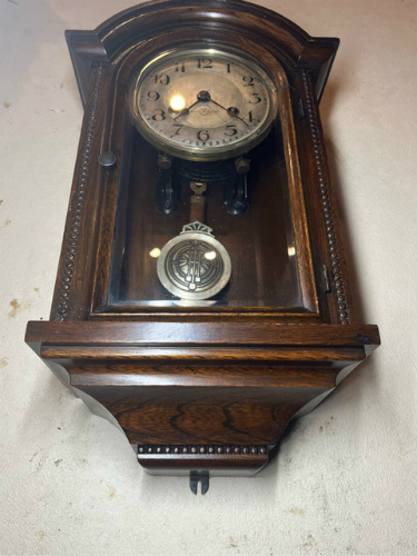 昔懐かしいアンティーク柱時計をお届け|WATERBURY