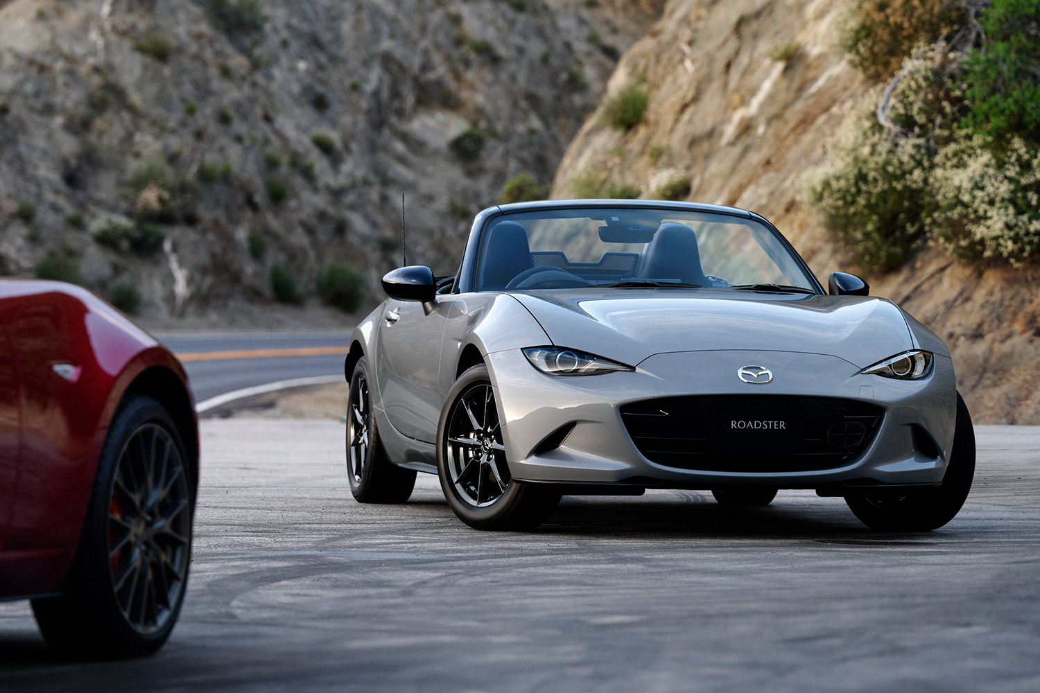 幅広いファンの期待に応えます！ マツダが改良型「ロードスター」で