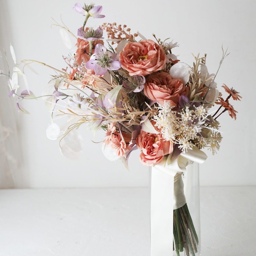モデル撮影使用ブーケ】コーラルピンクのバラアームブーケ・ブートニア