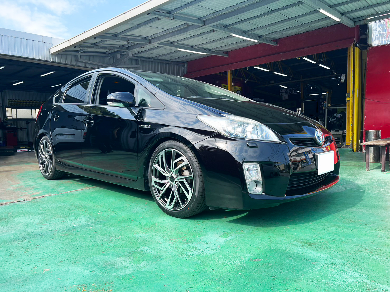 トヨタ プリウス Precious C1 18×7.5J PIRELLI 215/45R18｜ホイール