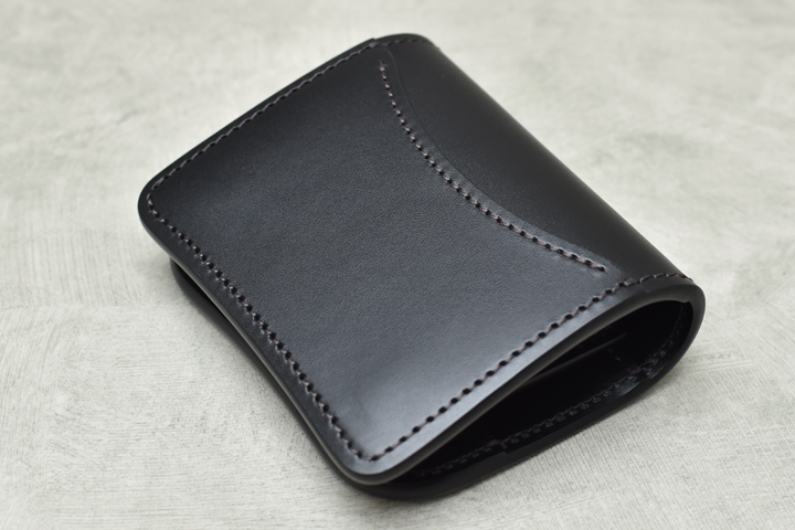 ロイドヴァッシュを使用した革小物についてのお話 | WILDSWANS