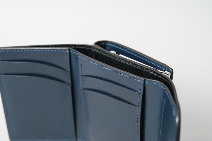 サドルプルアップを使用した がま口付き三つ折り財布・FERMOIRについて