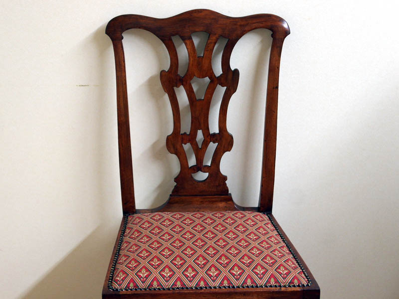 マホガニー ボール＆クロウ（ball and claw） レッグ チェア です。