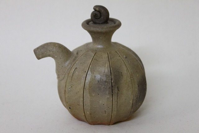 永末隆平作 備前焼 金彩しょうゆさし 備前焼陶吉は人間国宝作品から