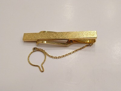 18金ゴールド 赤色オ一バルカツ卜ピンブローチK18天然宝石 ネクタイ