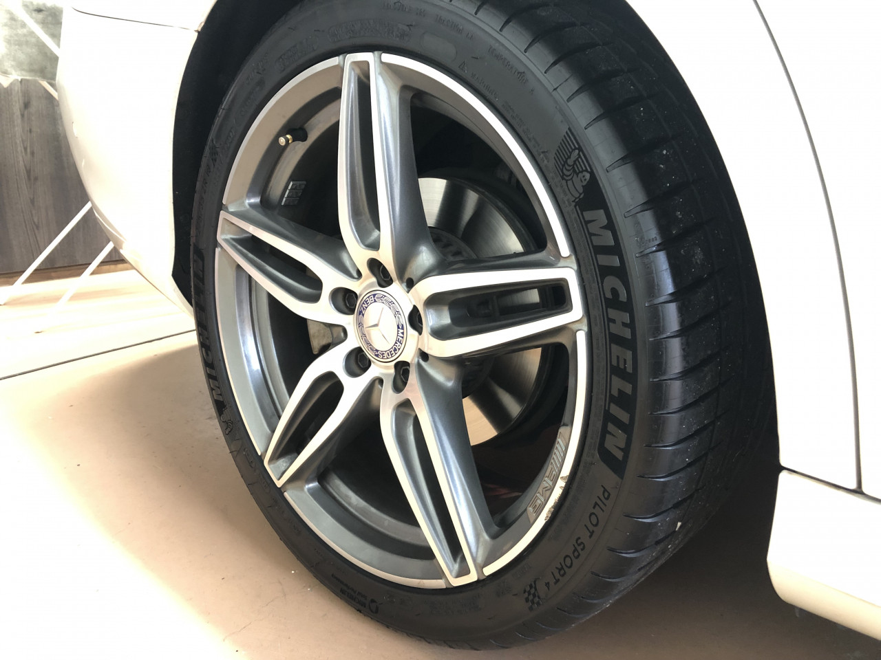 ご依頼作業：MercedesBenz W213 E250セダン タイヤ交換作業・ご納車